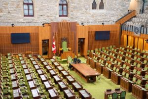 福岡県議会の「ドン」報道めぐり問われる地方紙と議会の距離感