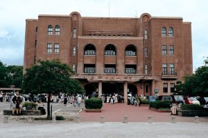 取手市の公民館に車が突入 高齢ドライバーの安全対策が地域の課題に